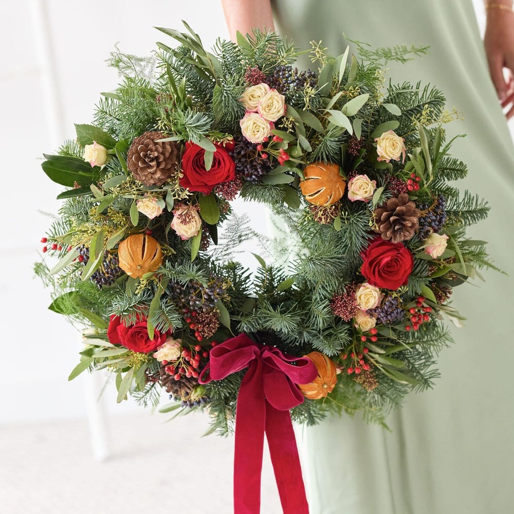 ドライフラワー Christmas wreathe no.414 Luxury Classic Christmas Wreath | Interflora