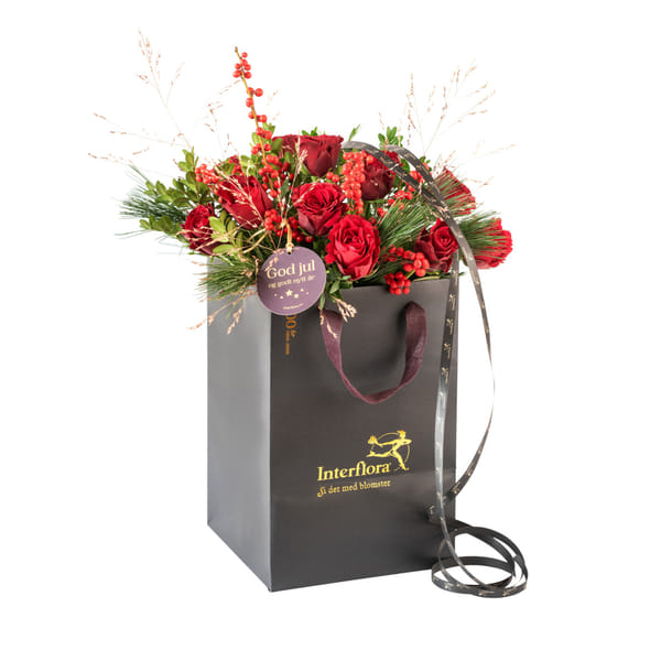 Classic Christmasbouquet Red Medium 240502