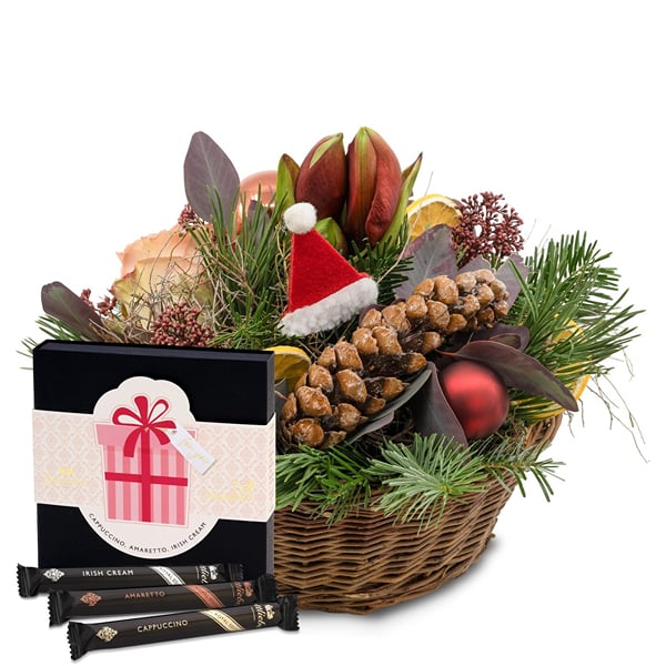 Flower arrangement Playful 'Winter Arrangement' with Gottlie