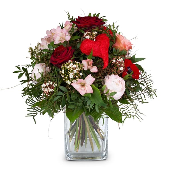 Flower Bouquet Valentine's Day with red roses