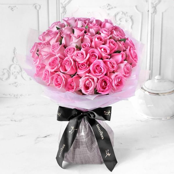 Unforgettable 50 Pink Roses Hand Tied