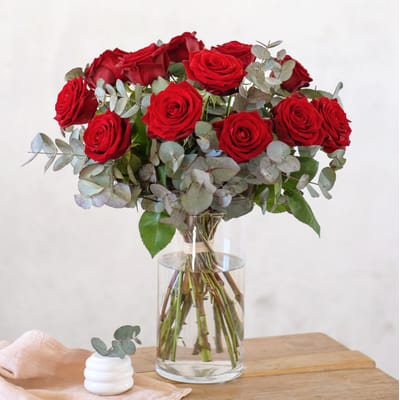 Red Roses Italy Send Flowers From NZ to Italy | Twelve red roses | Interflora